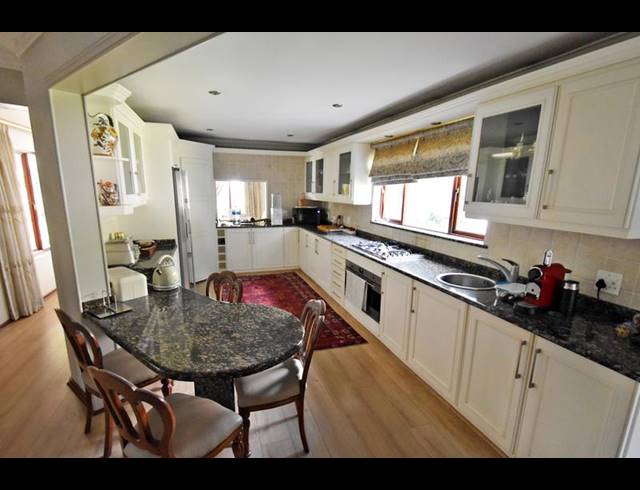 4 BEDROOM HOUSE FOR SALE IN BENMORE GARDENS